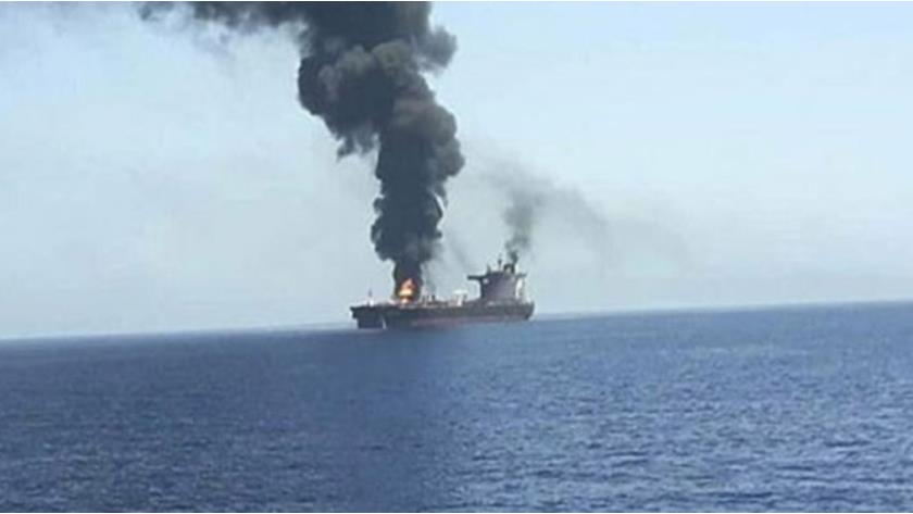 Iranpress: حمله موشکی ارتش یمن به کشتی آمریکایی