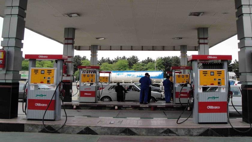 Iranpress: دلایل تغییر سهمیه آزاد بنزین اعلام شد