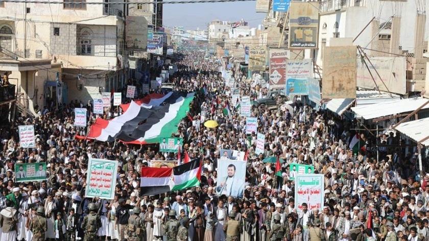 Iranpress: تظاهرات گسترده در یمن و حمایت از غزه و مقاومت