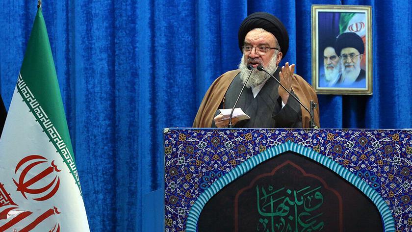 Iranpress: خطیب نماز جمعه تهران: تایید شورای نگهبان به معنای اصلح بودن نیست
