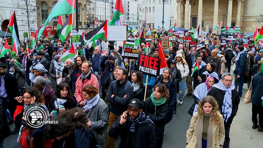 Iranpress: اعلام همبستگی با غزه مقابل ساختمان بی‌بی‌سی در لندن 