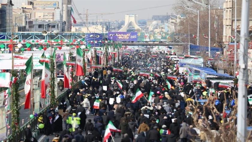 Iranpress: از ساعتی دیگر راهپیمایی ۲۲ بهمن در سراسر کشور آغاز می‌شود
