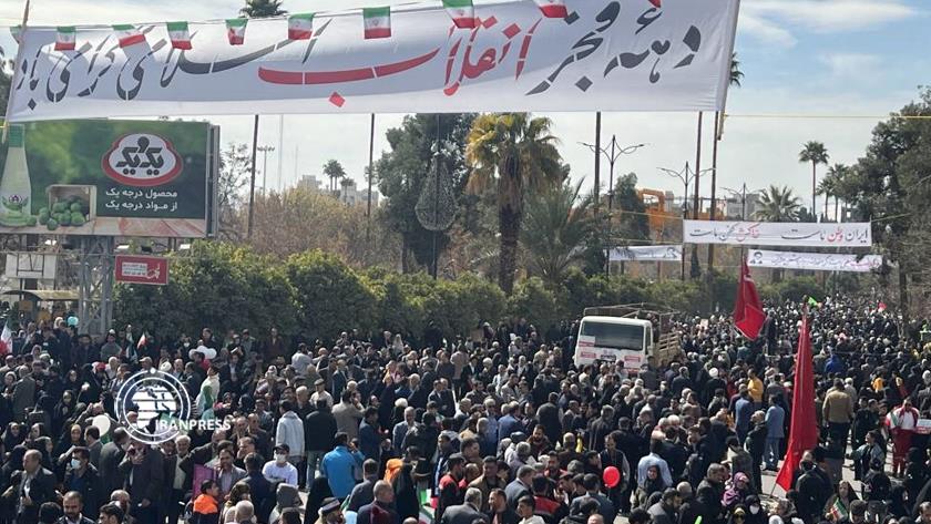 Iranpress: راهپیمایی باشکوه 22 بهمن در شیراز