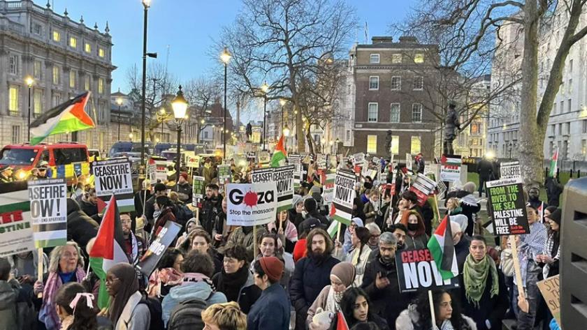 Iranpress: تجمع حامیان فلسطین در لندن در پی حملات رژیم صهیونیستی به رفح