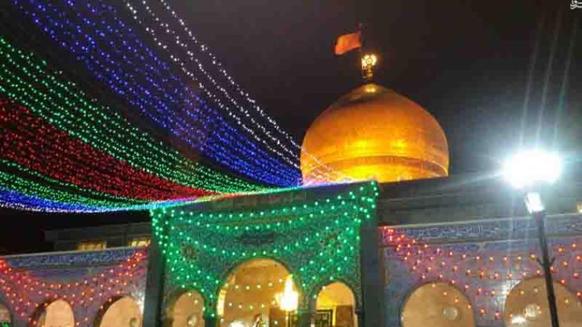 Iranpress: برگزاری مراسم شب نیمه شعبان در حرم حضرت زینب (س)