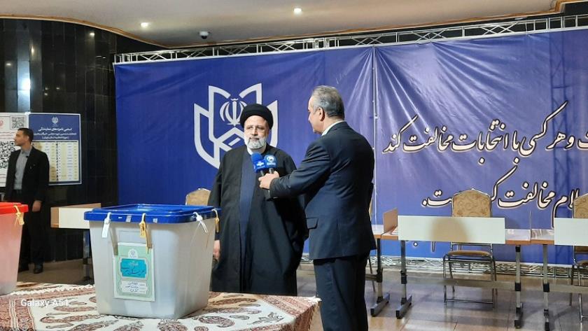 Iranpress: رئیس جمهور: رأی مردم تعیین کننده است