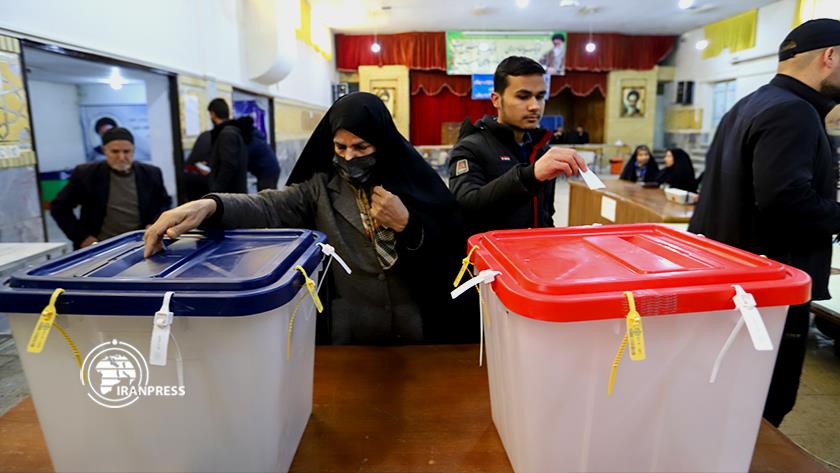 Iranpress: حضور پررنگ مردم اراک در انتخابات مجلس و خبرگان‌ رهبری 