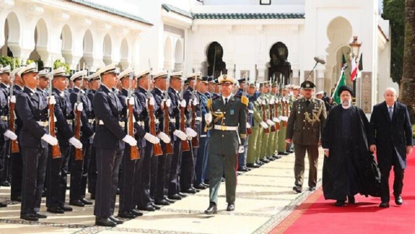Iranpress: استقبال رسمی رئیس جمهور الجزایر از رئیسی