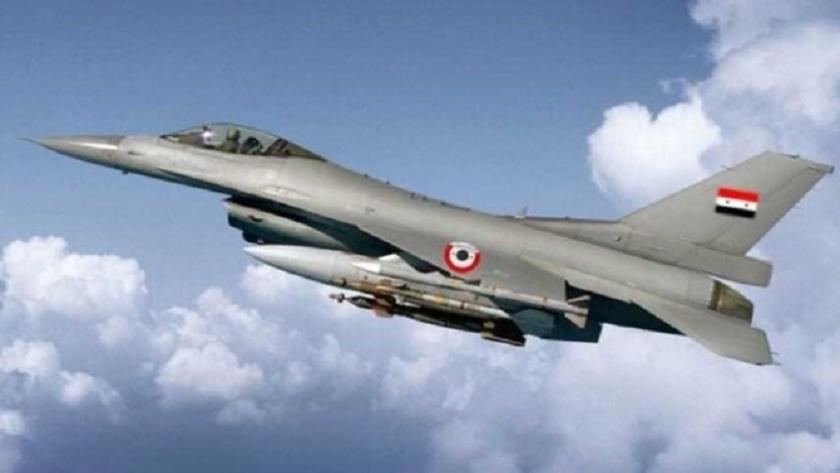 Iranpress: حملات هوایی ارتش سوریه به مقرهای تروریست‌ها در جنوب ادلب