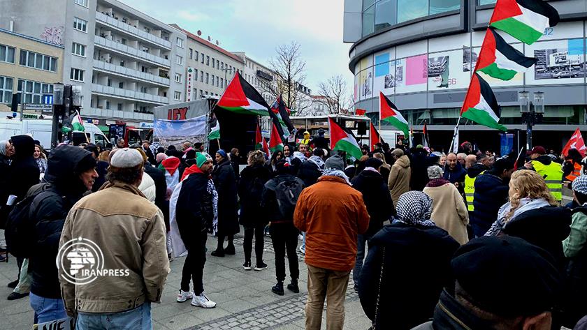 Iranpress: تجمع حامیان فلسطین در برلین و اعلام همبستگی با ‌غزه  