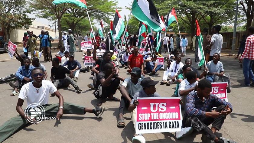 Iranpress: تجمع حامیان فلسطین مقابل سفارت آمریکا در نیجریه