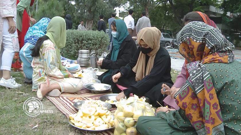 Iranpress: افطاری خیابانی؛ سنت‌حسنه پاکستانی‌ها در ماه رمضان 
