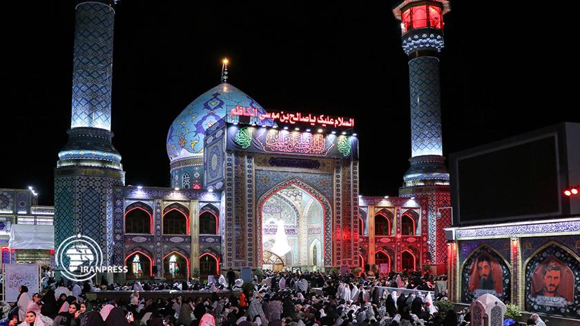 Iranpress: مراسم شب قدر شهادت امام علی (ع) در امام‌زاده صالح تجریش 