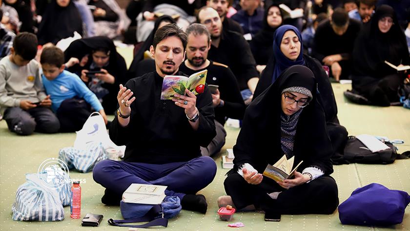 Iranpress: برگزاری مراسم سومین شب‌قدر در مصلی امام خمینی (ره) تهران