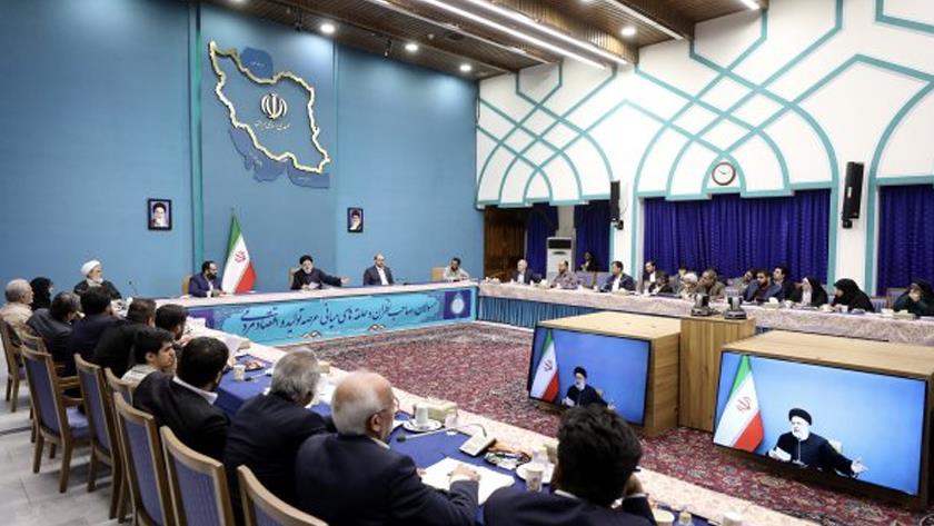 Iranpress: تأکید رئیس جمهور بر توانمندسازی تشکل‌ها و فعالان اقتصادی