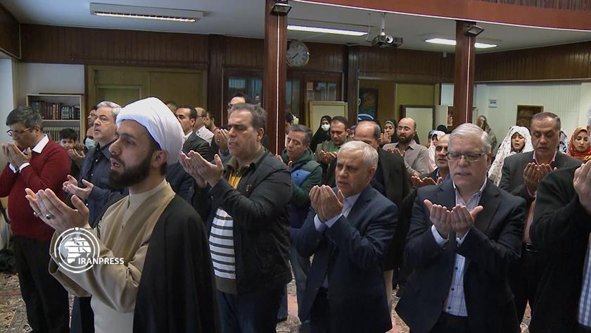 Iranpress: اقامه نماز عید فطر در آنکارا+ ویدئو