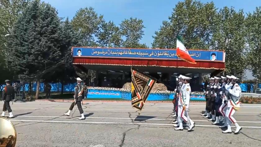 Iranpress: آغاز مراسم روز ارتش جمهوری اسلامی ایران 