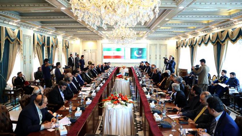 Iranpress: رئیسی: تقویت همکاری‌های ایران و پاکستان در حل مشکلات منطقه موثر است