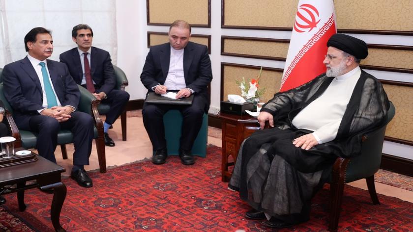 Iranpress: تأکید رئیسی بر نقش مجالس ایران و پاکستان در تسهیل و تسریع ارتقای روابط دو کشور