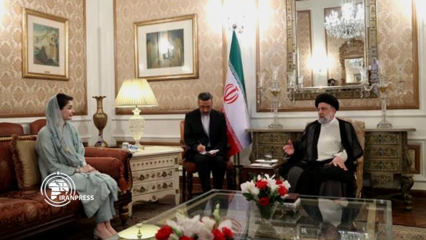 Iranpress: رئیسی: تبادل ظرفیت‌ها، زمینه تأمین منافع و افزایش قدرت ایران و پاکستان می شود