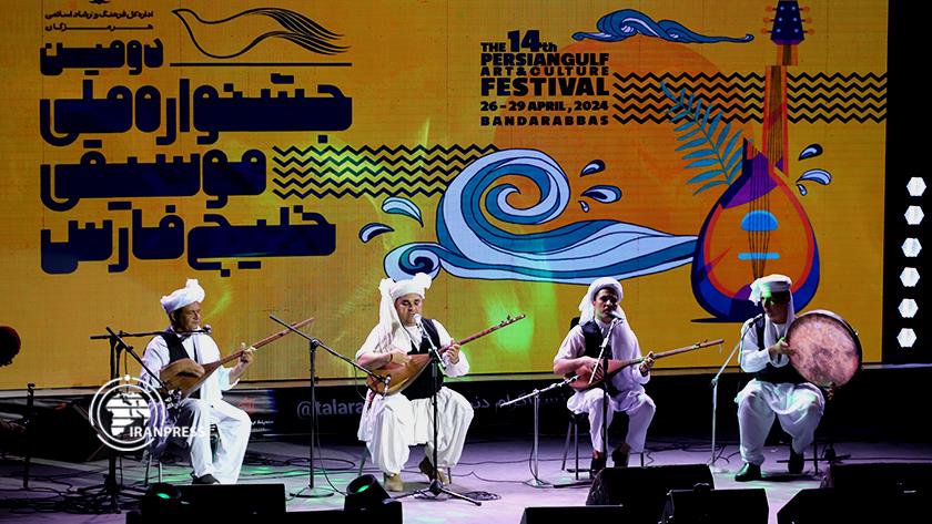 Iranpress: تصاویر ایران پرس از دومین جشنواره ملی موسیقی خلیج فارس در بندرعباس