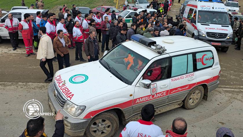 Iranpress: تصاویری از آمبولانس حامل پیکر مطهر رئیس جمهوری و هیات همراه