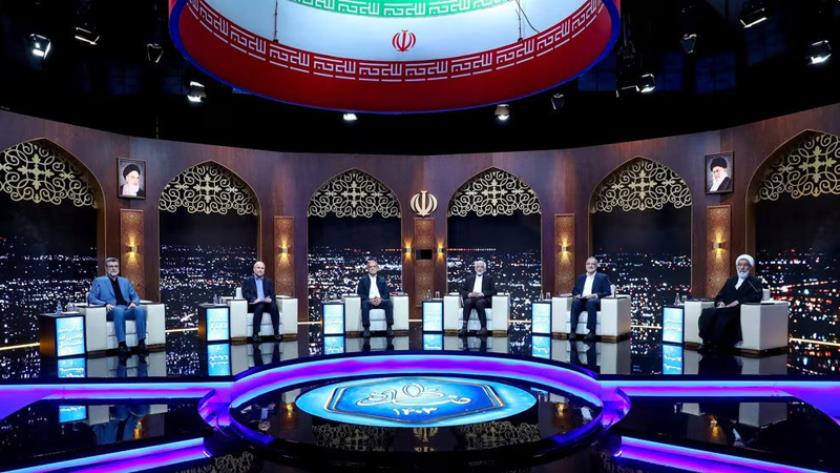 Iranpress: بخش دوم، دومین مناظره انتخابات ریاست جمهوری با محوریت ارتقای نظام سلامت 