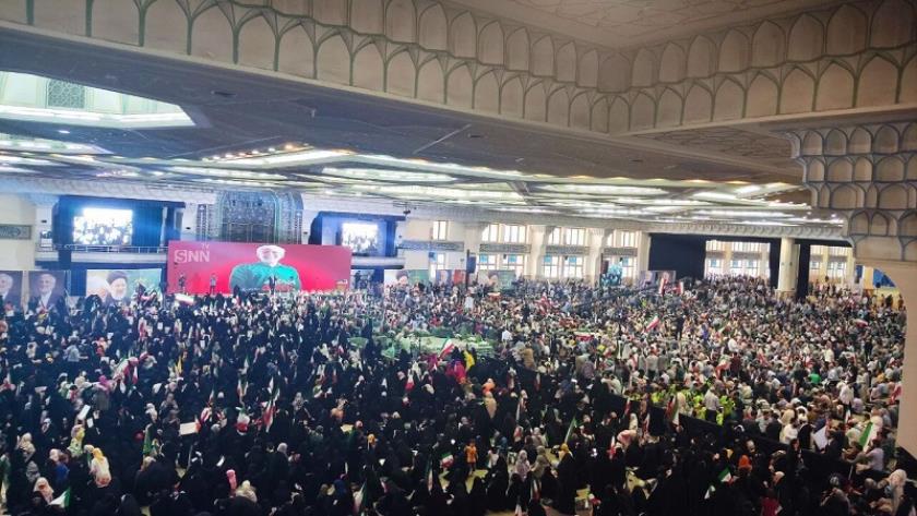 Iranpress: اجتماع مردم تهران در مصلی امام خمینی با حضور سعید جلیلی