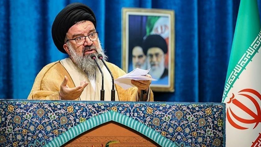 Iranpress: خطیب جمعه تهران: رژیم صهیونیستی بداند انتقام خون شهید اسماعیل هنیه را خواهیم گرفت