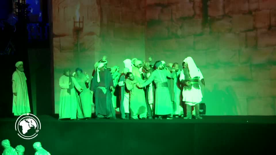 Iranpress: حضور پرشور مردم تهران در نمایش میدانی «فاتح خیبر» میدان امام خمینی