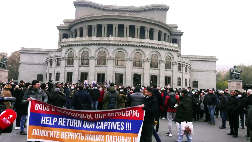 Armenian artists, media workers rally against government