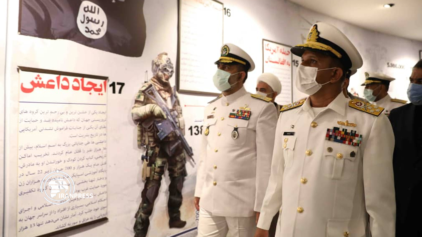 Pakistani Navy commander visits garden Museum of Iran