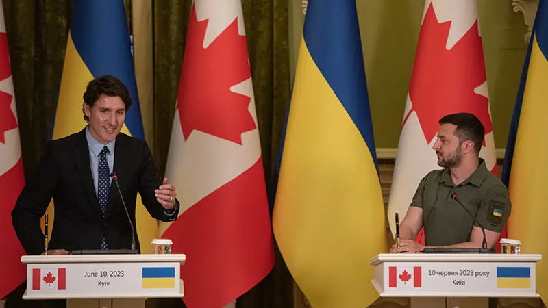 Justin Trudeau, Canada’s prime minister and Ukrainian president Volodymyr Zelensky speaking to reporters in Kiev on Saturday. Alexey Furman/Getty Images