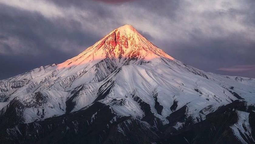 Iranpress: Le mont Damavand, symbole de grandeur pour les Iraniens