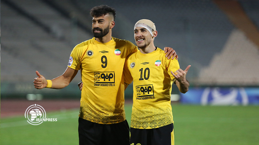 FC Sepahan - Iran's Sepahan football players pose for a group picture  before their the 2011 AFC Champions League group A match against United  Arab Emirate's Al Jazira at Foolad Shahr stadium