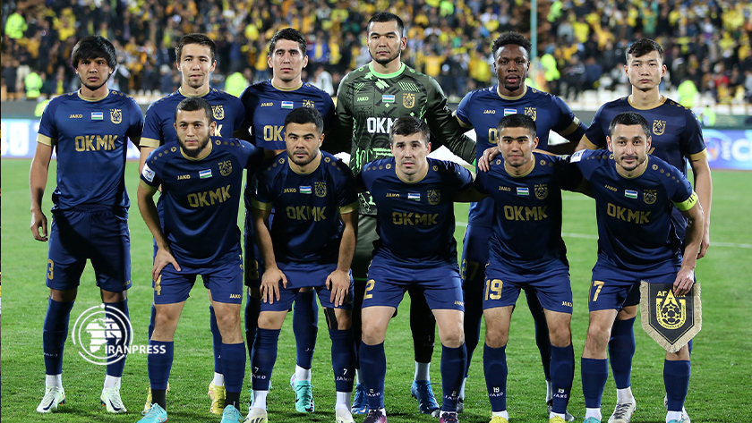FC Sepahan - Iran's Sepahan football players pose for a group picture  before their the 2011 AFC Champions League group A match against United  Arab Emirate's Al Jazira at Foolad Shahr stadium