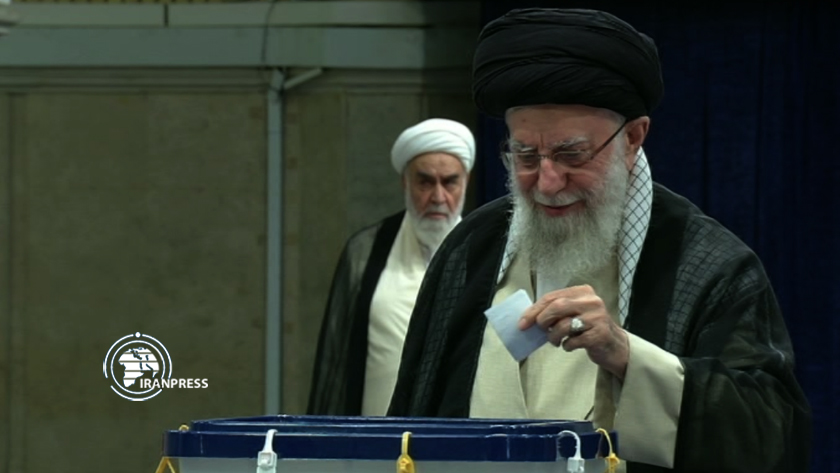 Iran's Leader casts his vote at first minutes of Presidential elections 2024