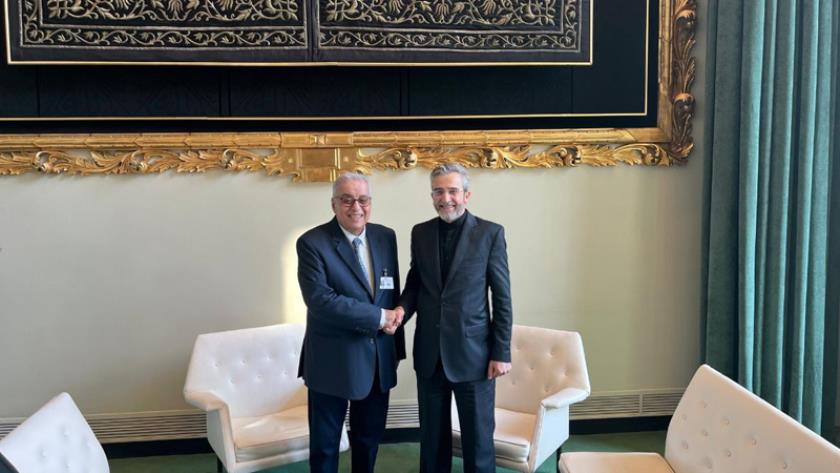 Iran's Acting FM, Lebanese FM Confer on Latest Regional Developments