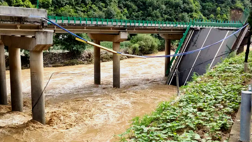 China Bridge Collapse Kills 11