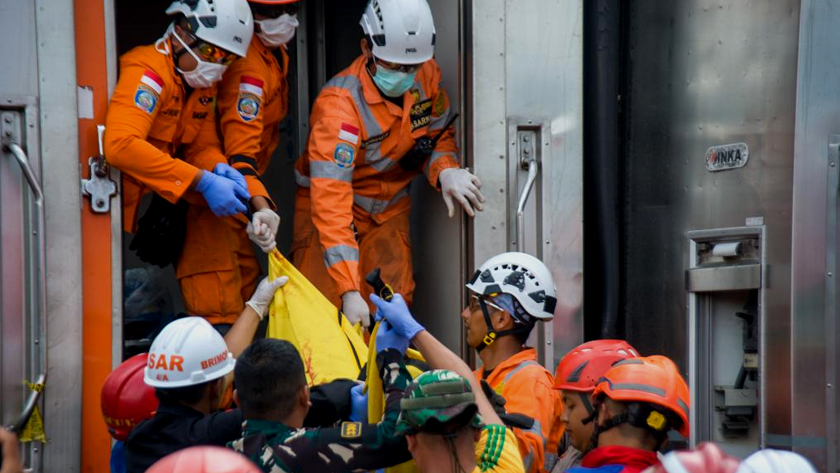 6 killed, 1 injured in  Indonesia's  train-car collision