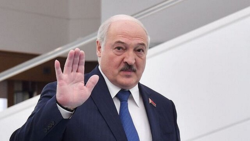 Lukashenko says preparing to stepping down