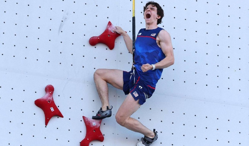 Olympian Climber Auctions His Smartphone for Charity