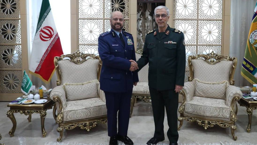 Iranian Chief of Staff of Army Receives Saudi Counterpart