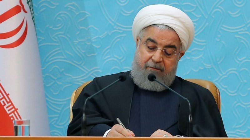 Iranpress: Iran Rouhani commemorates National Doctors Day