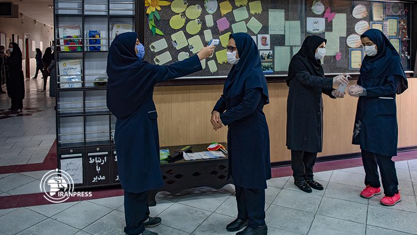 Iranpress: Schools reopened in Fars province in shadow of COVID-19