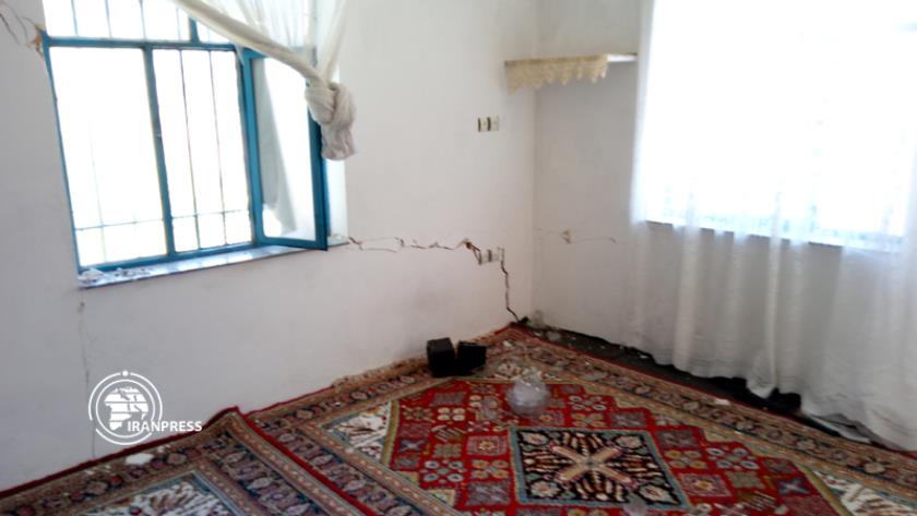Iranpress: 50 housing units damaged, 34 injured in Ramyan earthquake