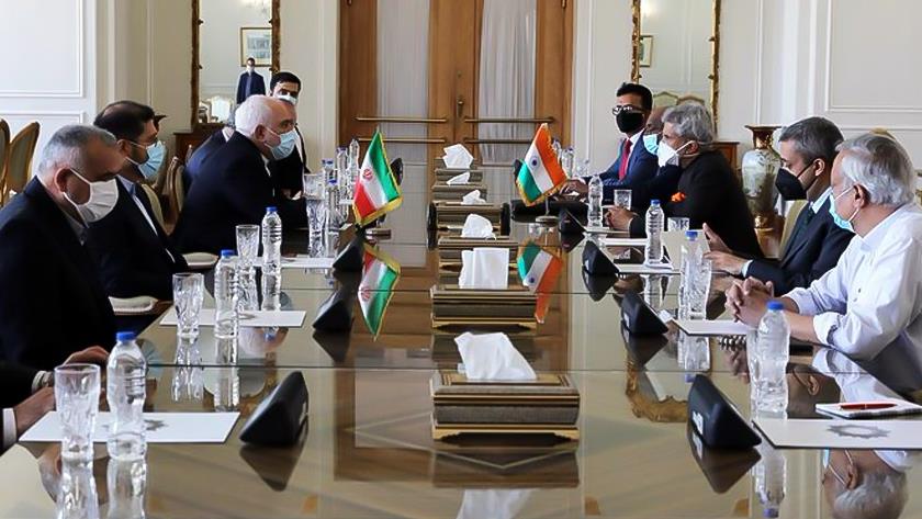 Iranpress: Zarif and Jaishankar discuss mutual ties, regional cooperation in Tehran