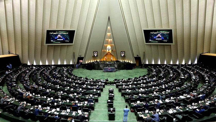 Iranpress: Stock market fluctuations under scrutiny of MPs