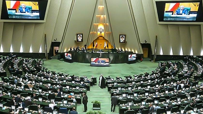 Iranpress: Iran parliament closed session commences