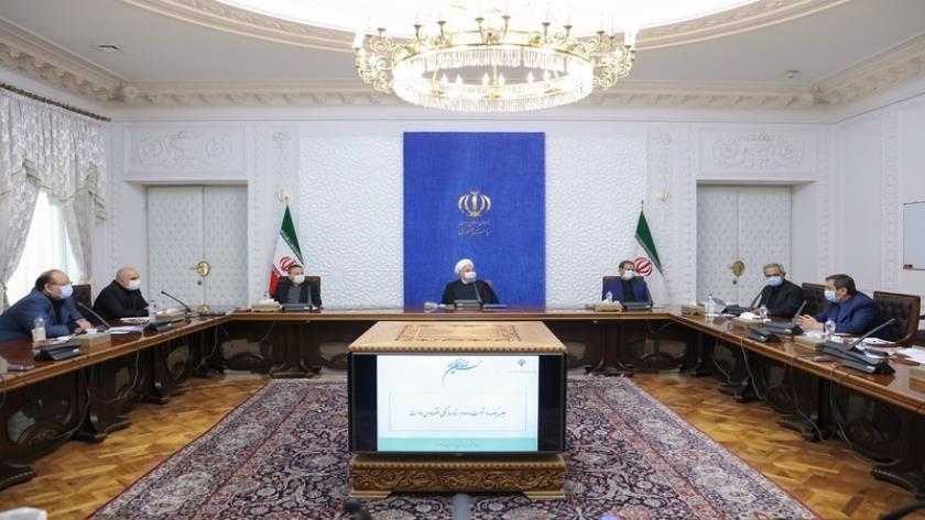 Iranpress: Supply of basic goods ongoing despite sanctions: President